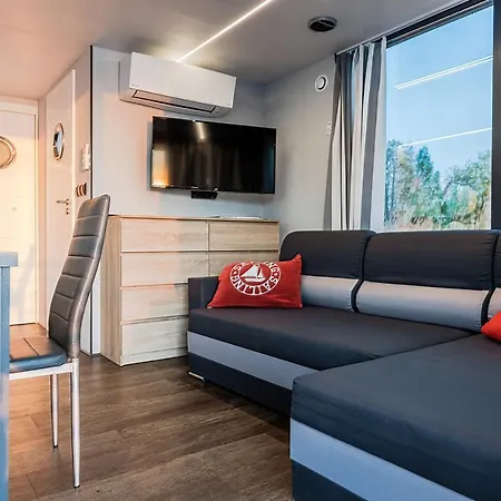 Na Wodzie Topiko Czarter Przy Ognisty Ptak Apartment Ogonki