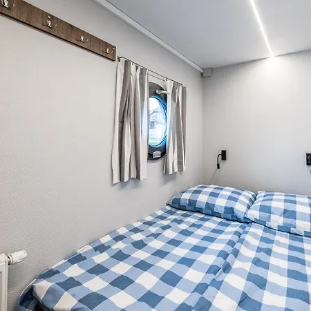 Na Wodzie Topiko Czarter Przy Ognisty Ptak Apartment *
