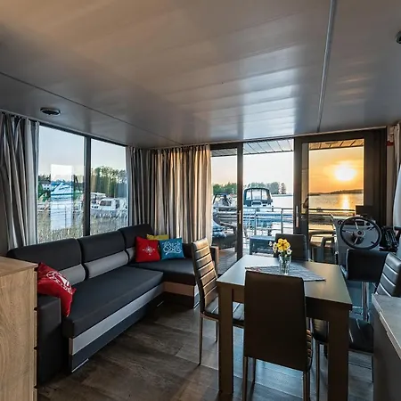 Na Wodzie Topiko Czarter Przy Ognisty Ptak Apartment *