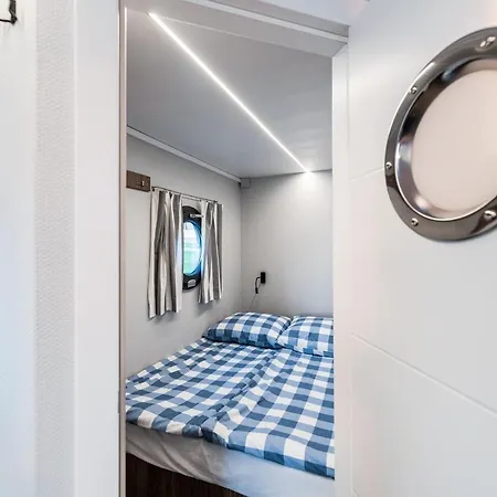 Na Wodzie Topiko Czarter Przy Ognisty Ptak Apartment *