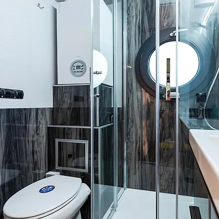 Na Wodzie Topiko Czarter Przy Ognisty Ptak Apartment *