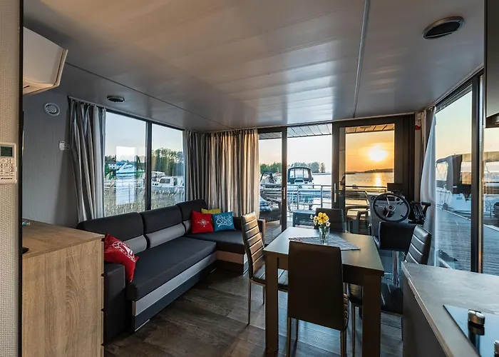 Na Wodzie Topiko Czarter Przy Ognisty Ptak Apartment *