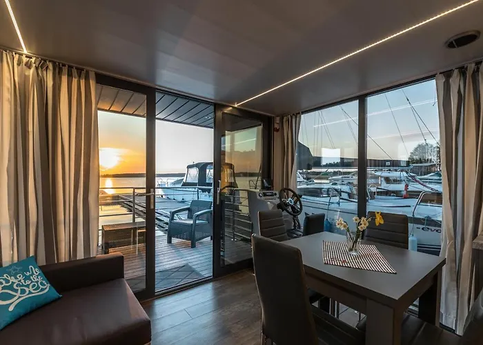 Apartment Na Wodzie Topiko Czarter Przy Ognisty Ptak Ogonki